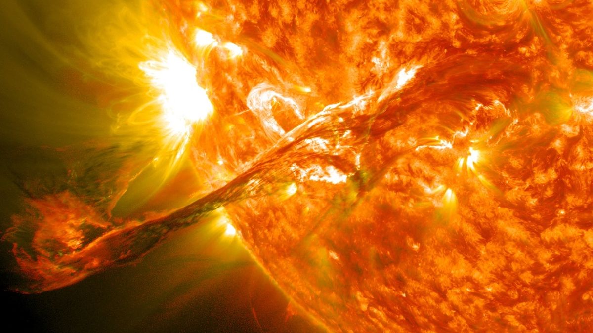 Čeští vědci přispěli k porozumění slunečním erupcím. Ovlivňují i přístroje na Zemi